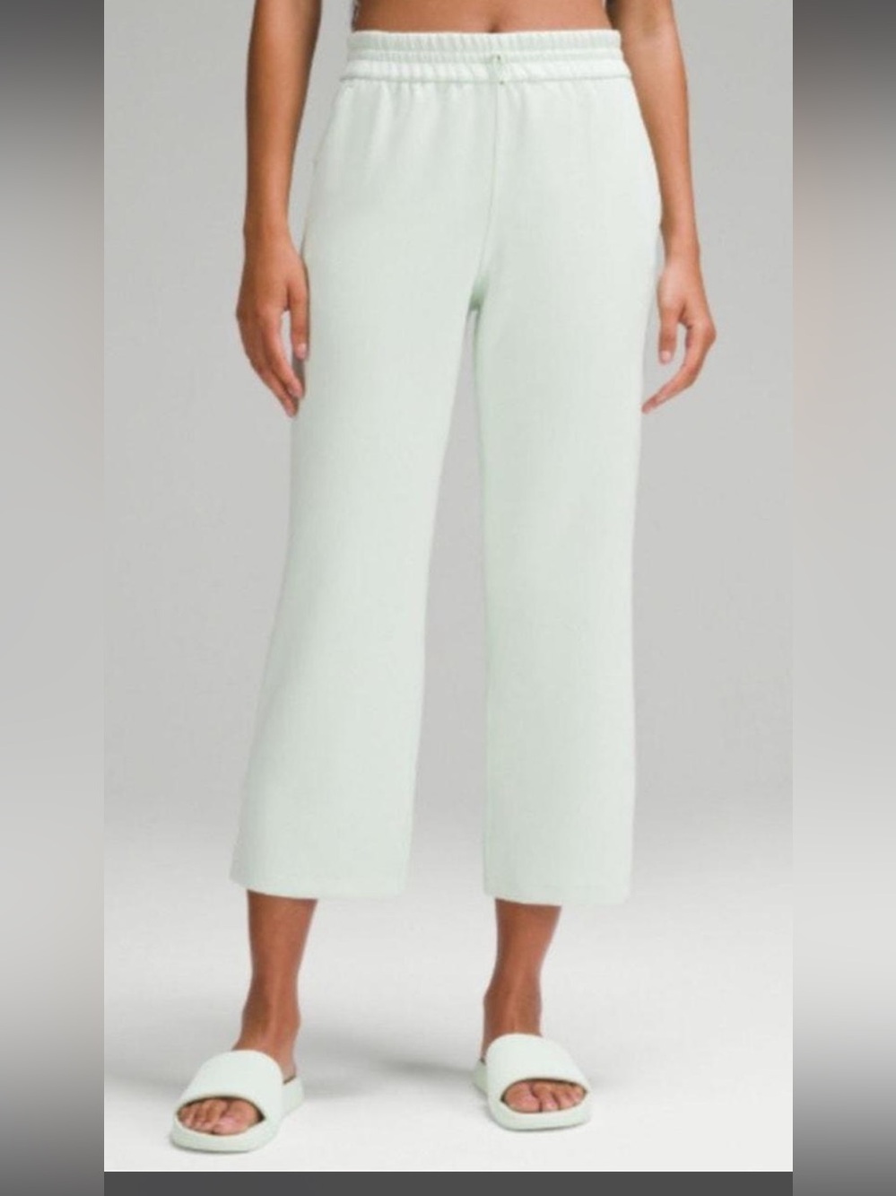 Lululemon  Athletica high rise straight leg crop softstream pant